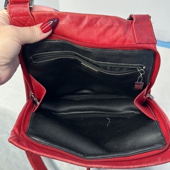 Perlina Deep Red leather messenger style bag - Picture 7 of 8
